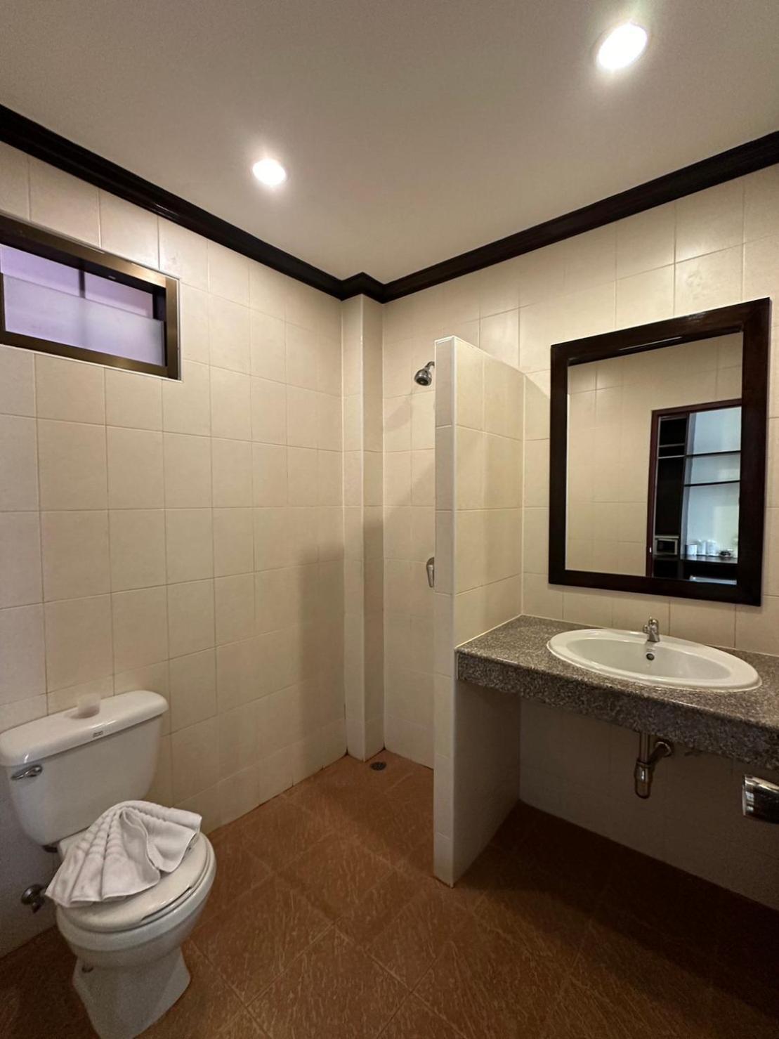 Baan Kingkeaw Thamdee Patong Hotel Bagian luar foto