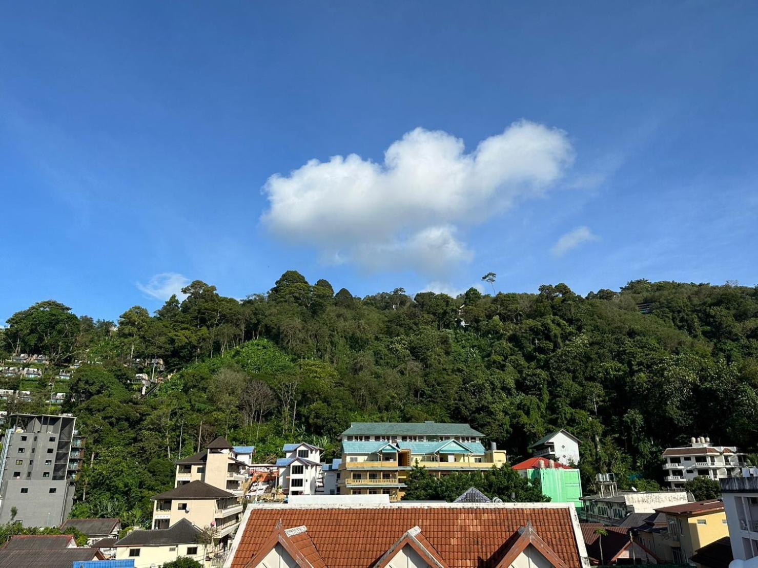 Baan Kingkeaw Thamdee Patong Hotel Bagian luar foto